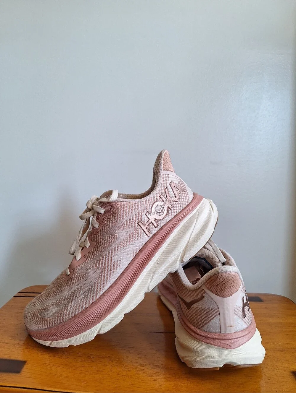 HOKA Clifton 9 Women's Sandstone / Cream Size 7B